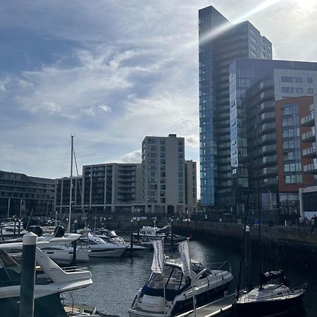 Ocean Village Marina 2 Bedroom Apartment With Balcony! サウサンプトン エクステリア 写真