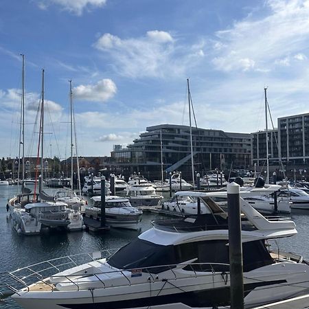 Ocean Village Marina 2 Bedroom Apartment With Balcony! サウサンプトン エクステリア 写真