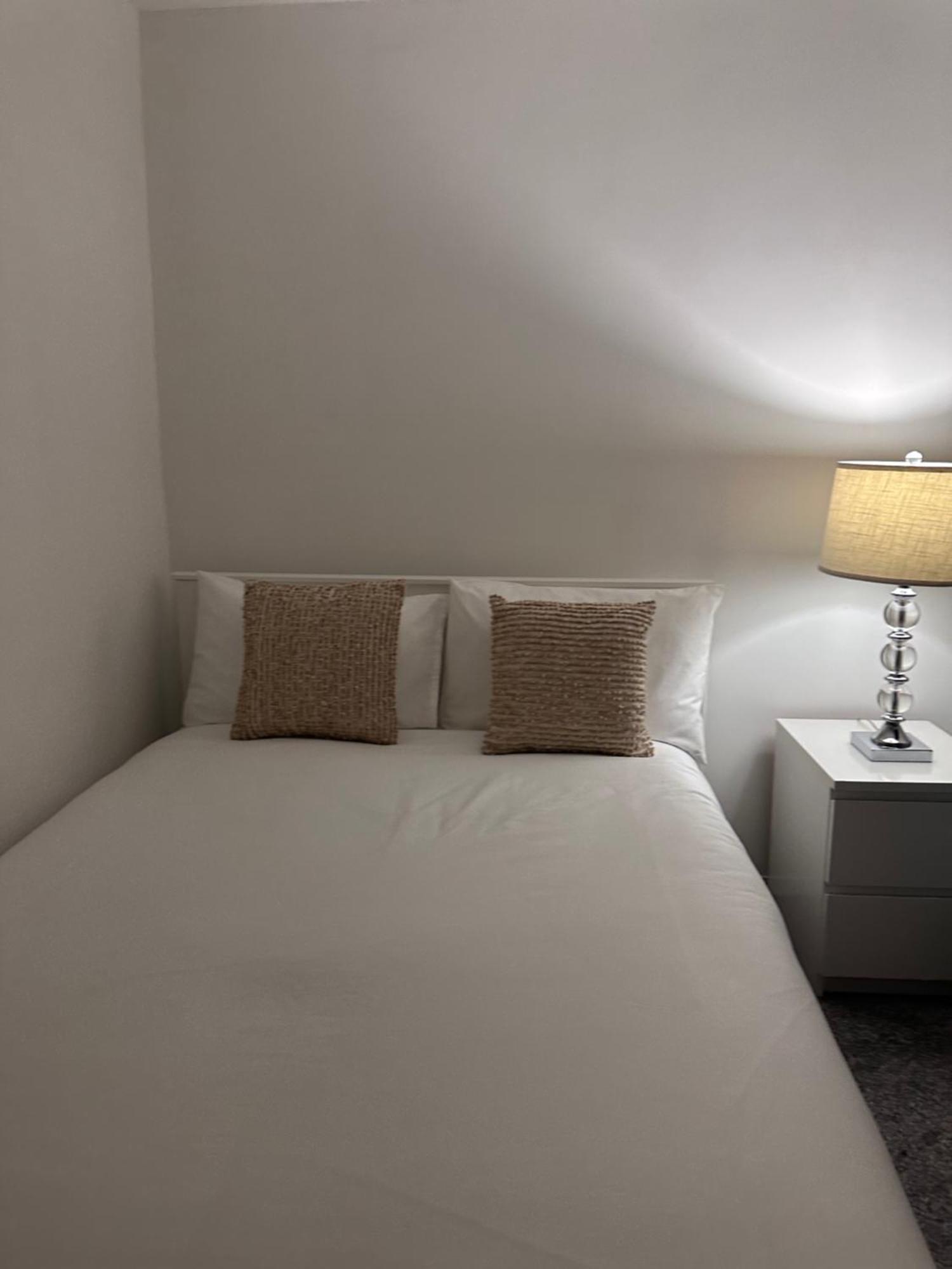 Ocean Village Marina 2 Bedroom Apartment With Balcony! サウサンプトン エクステリア 写真